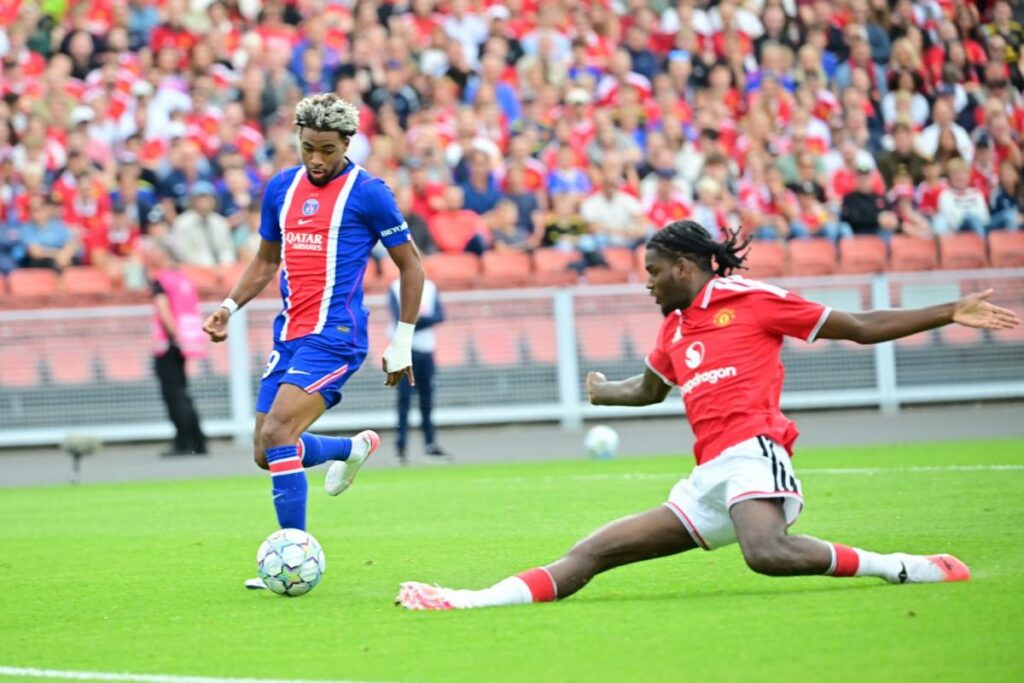 Le psg et manchester united se séparent sur un match nul à göteborg