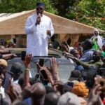 Sonko dénonce les décrets présidentiels et pousse pour des élections locales