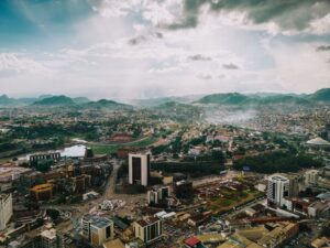 Paul biya : l&rsquo;absence prolongée du président camerounais alimente les spéculations