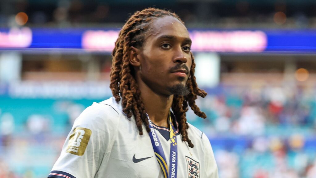 L’inter milan officialise l’arrivée de djed spence pour remplacer dumfries