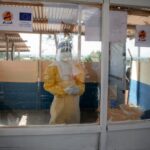 L&rsquo;épidémie d&rsquo;Ebola en RDC dépasse les 2 000 décès : une lutte complexe et des espoirs vaccinaux