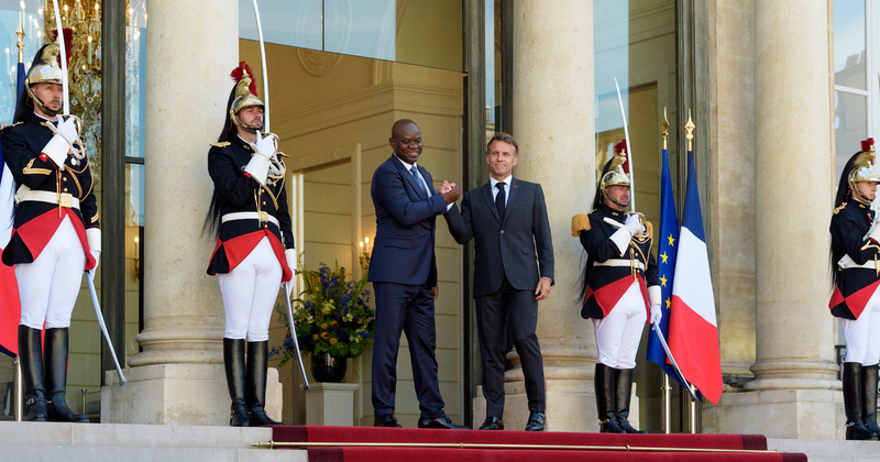 Accueil historique du président gabonais au palais de l’Élysée