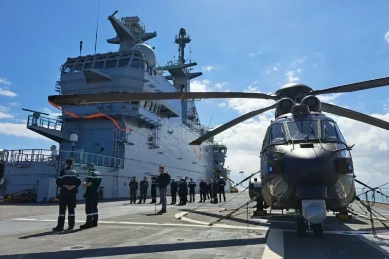 Porte-hélicoptères Mistral à Dakar Porte-hélicoptères Mistral à Dakar pour exercices franco-sénégalais
